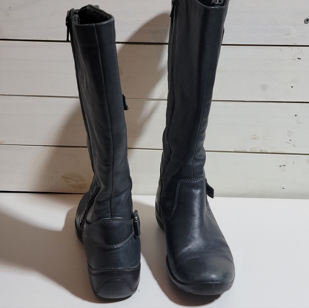 Ecco Black Heeled Boots with Timeless Design